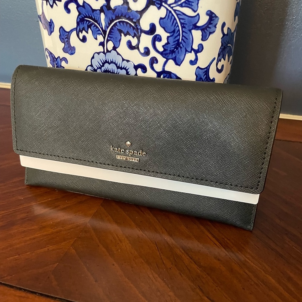 Black leather Kate spade wallet. Brand new! Cameron Street Harling